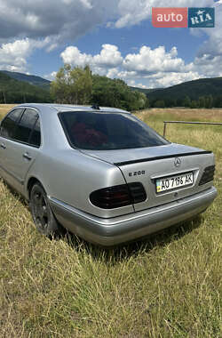 Седан Mercedes-Benz E-Class 1999 в 