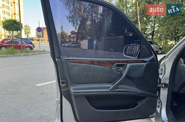Седан Mercedes-Benz E-Class 2000 в 