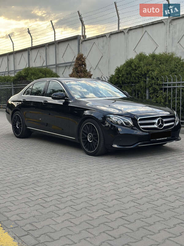 Седан Mercedes-Benz E-Class 2017 в Днепре