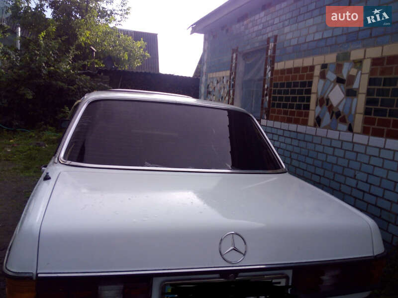 Седан Mercedes-Benz E-Class 1981 в Славуті