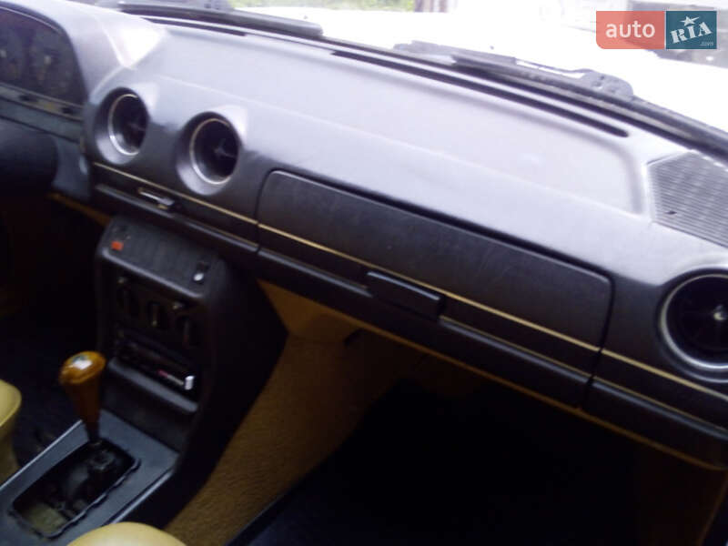 Седан Mercedes-Benz E-Class 1981 в Славуті