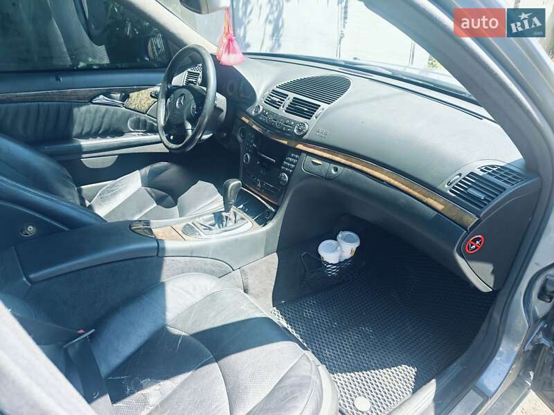 Седан Mercedes-Benz E-Class 2003 в Черновцах