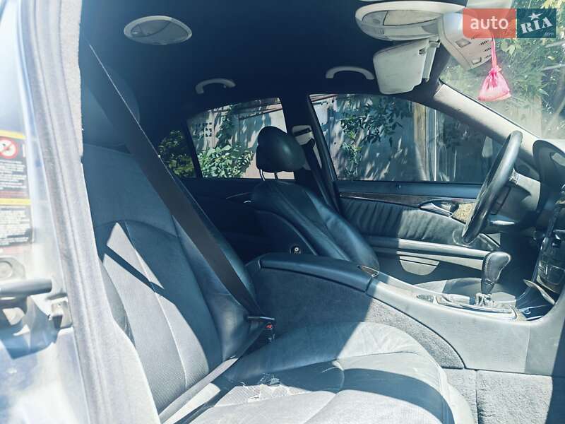 Седан Mercedes-Benz E-Class 2003 в Черновцах