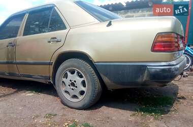 Седан Mercedes-Benz E-Class 1988 в 