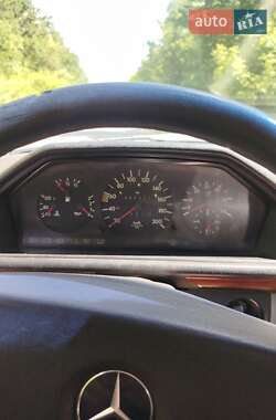 Седан Mercedes-Benz E-Class 1987 в 