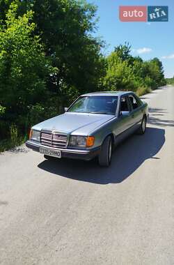 Седан Mercedes-Benz E-Class 1987 в Гусятине