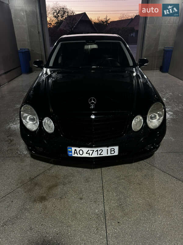 Седан Mercedes-Benz E-Class 2006 в Рахове