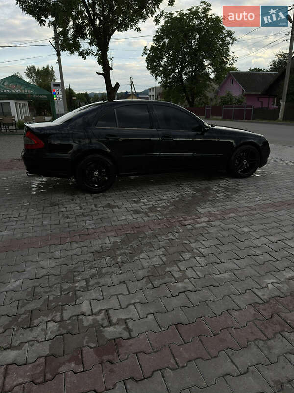 Седан Mercedes-Benz E-Class 2006 в Рахове