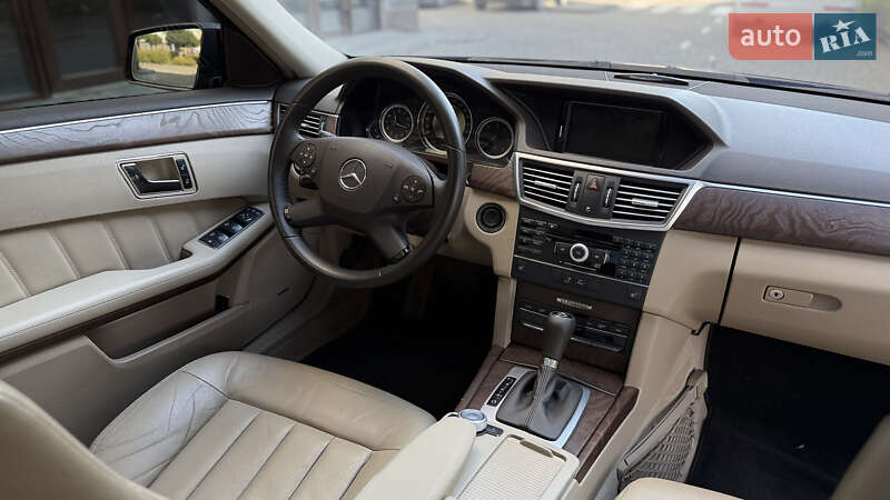 Седан Mercedes-Benz E-Class 2009 в Ивано-Франковске