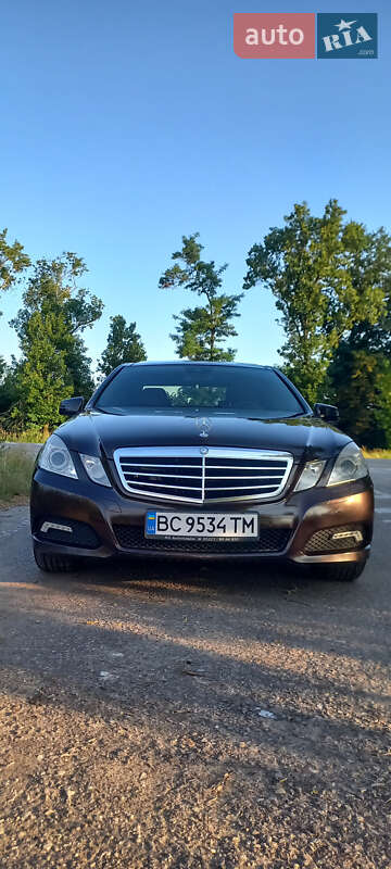 Седан Mercedes-Benz E-Class 2010 в Львове