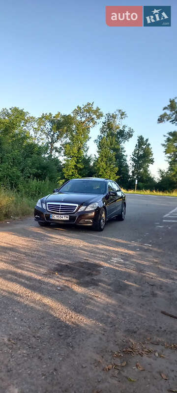 Седан Mercedes-Benz E-Class 2010 в Львове