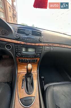 Седан Mercedes-Benz E-Class 2002 в 