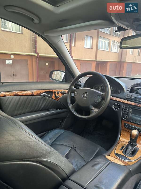 Седан Mercedes-Benz E-Class 2002 в Ивано-Франковске