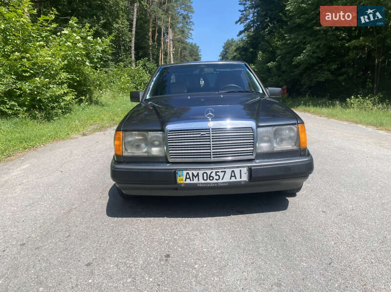 Седан Mercedes-Benz E-Class 1989 в Житомире