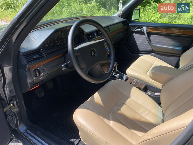 Седан Mercedes-Benz E-Class 1989 в Житомире
