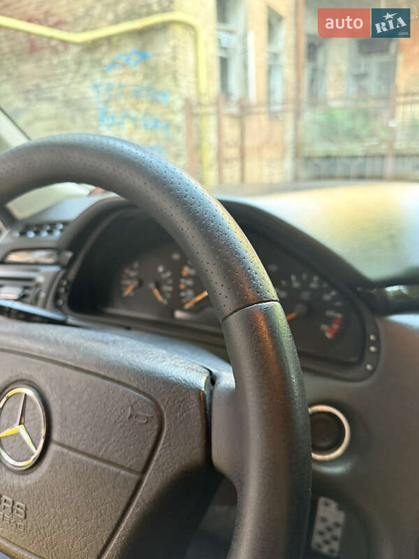 Седан Mercedes-Benz E-Class 1999 в Киеве