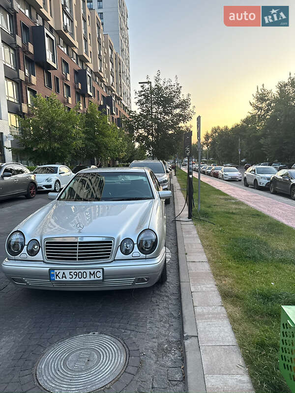 Седан Mercedes-Benz E-Class 1999 в Киеве