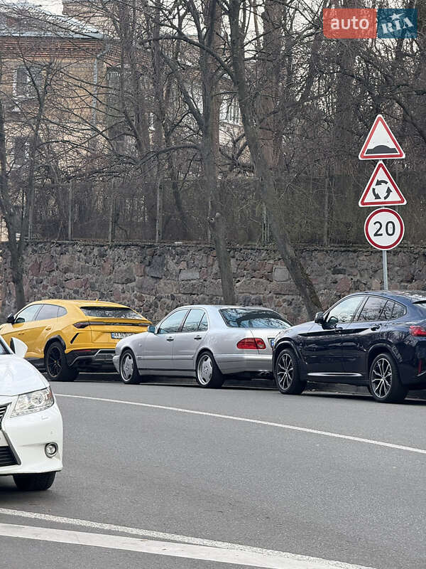 Седан Mercedes-Benz E-Class 1999 в Киеве