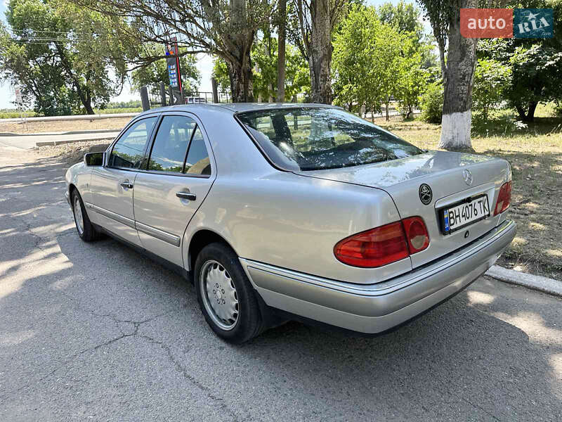 Седан Mercedes-Benz E-Class 1998 в Одессе