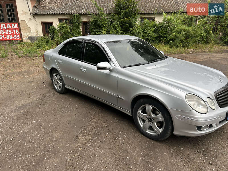 Седан Mercedes-Benz E-Class 2006 в Черновцах