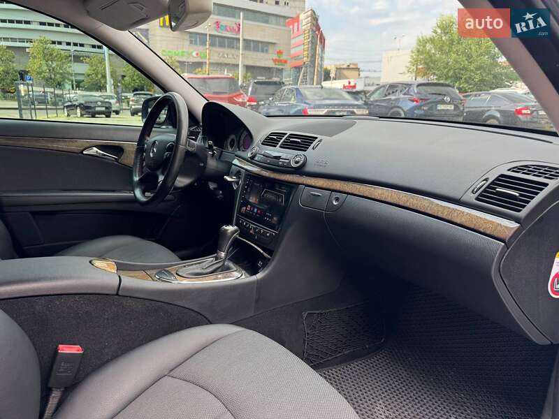Седан Mercedes-Benz E-Class 2008 в Днепре