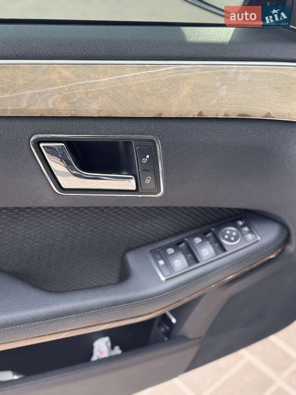 Седан Mercedes-Benz E-Class 2011 в Киеве