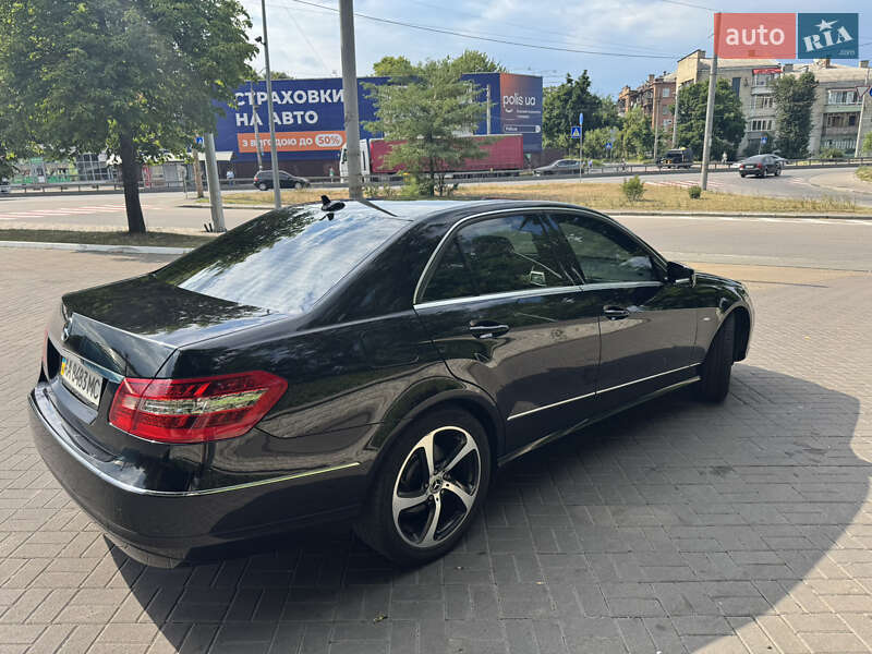 Седан Mercedes-Benz E-Class 2011 в Киеве