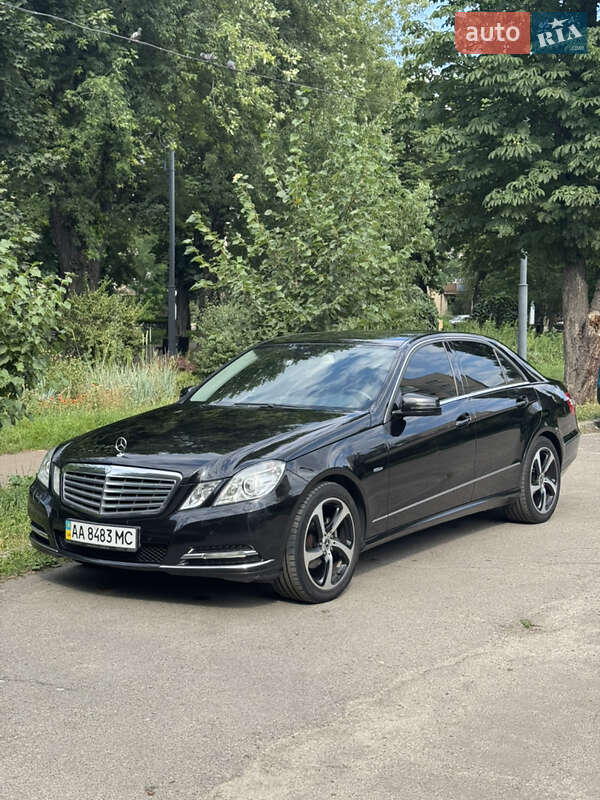 Седан Mercedes-Benz E-Class 2011 в Киеве