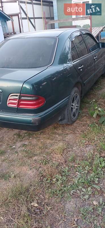 Седан Mercedes-Benz E-Class 1997 в Чернівцях