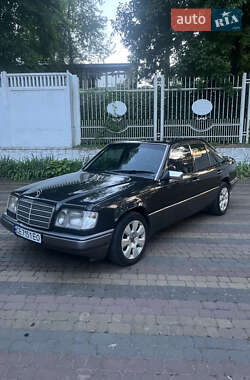 Седан Mercedes-Benz E-Class 1995 в Черновцах