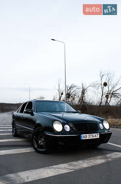 Седан Mercedes-Benz E-Class 2000 в Луцке