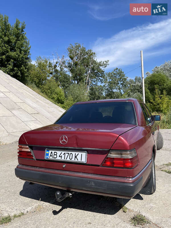 Седан Mercedes-Benz E-Class 1990 в Виннице