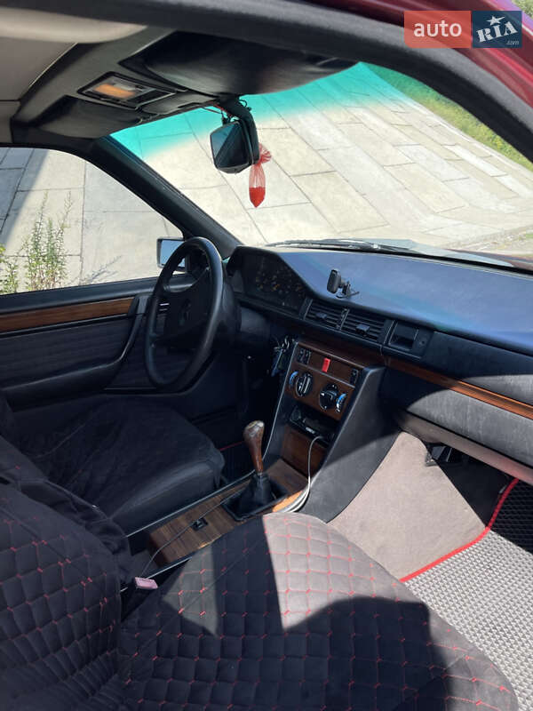 Седан Mercedes-Benz E-Class 1990 в Виннице