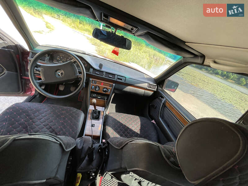 Седан Mercedes-Benz E-Class 1990 в Виннице