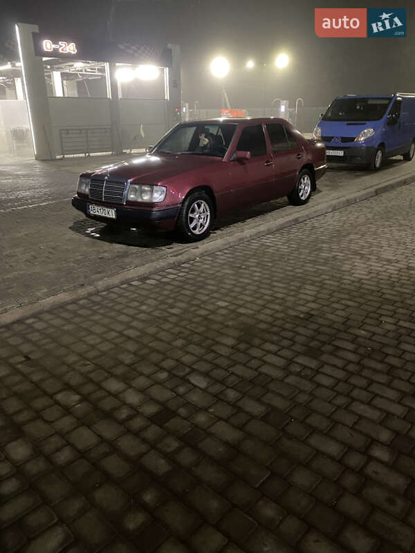 Седан Mercedes-Benz E-Class 1990 в Виннице
