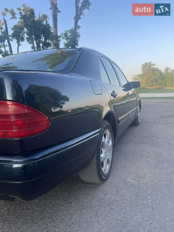 Седан Mercedes-Benz E-Class 1997 в Виннице