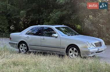 Седан Mercedes-Benz E-Class 2000 в Виннице
