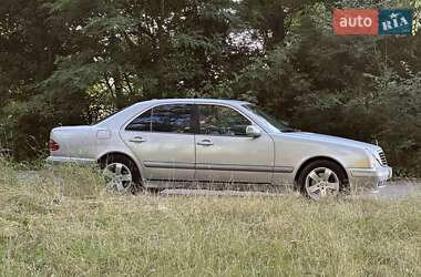 Седан Mercedes-Benz E-Class 2000 в Виннице