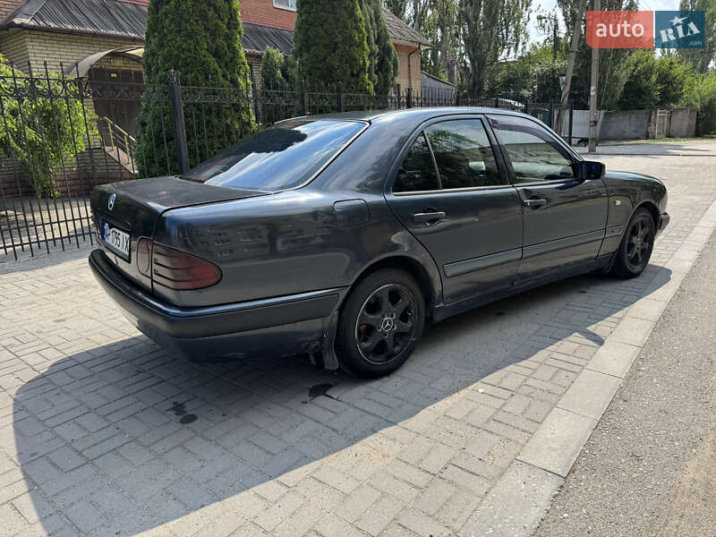 Седан Mercedes-Benz E-Class 1996 в Запорожье