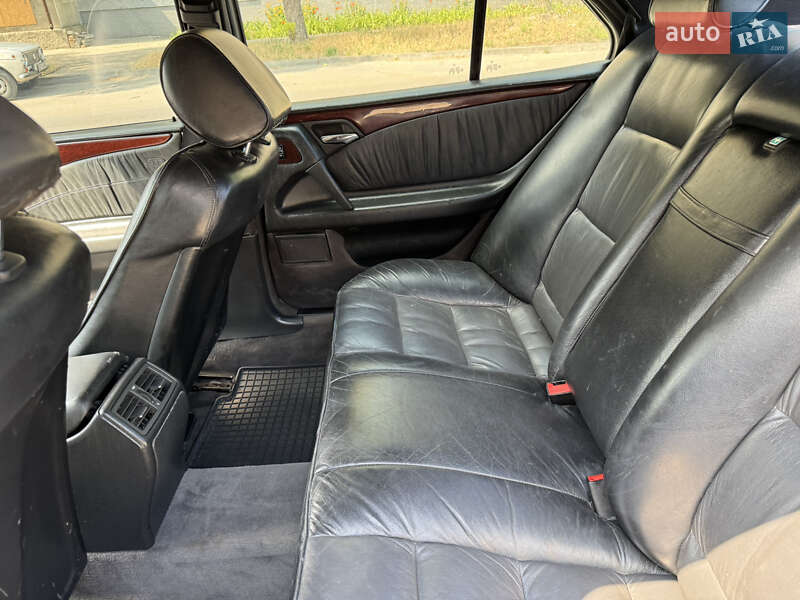 Седан Mercedes-Benz E-Class 1996 в Запорожье