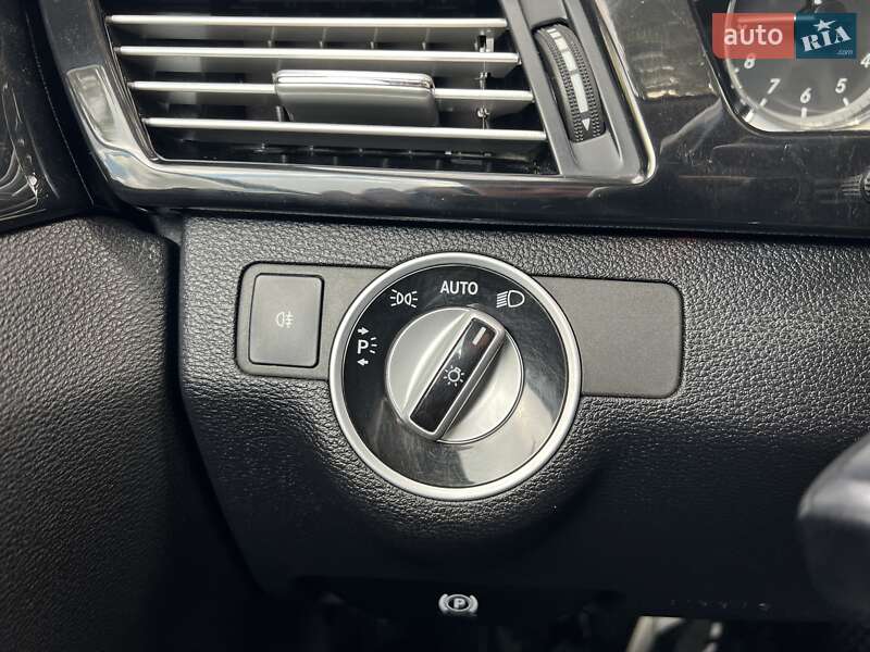 Седан Mercedes-Benz E-Class 2012 в Львове