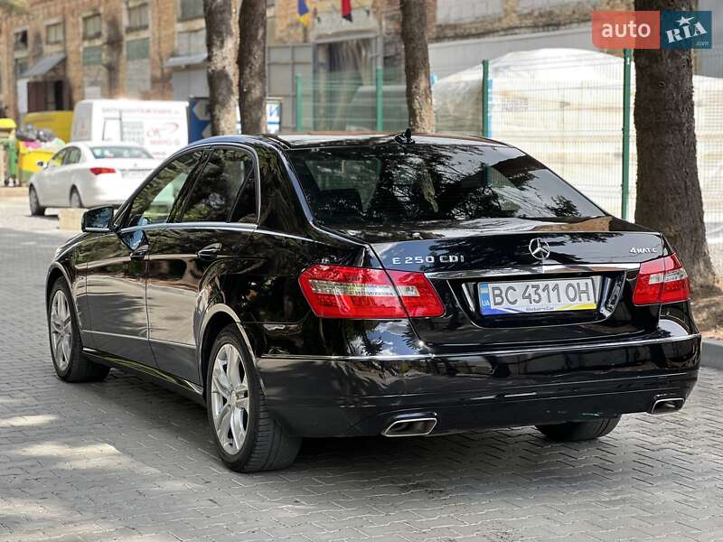 Седан Mercedes-Benz E-Class 2012 в Львове