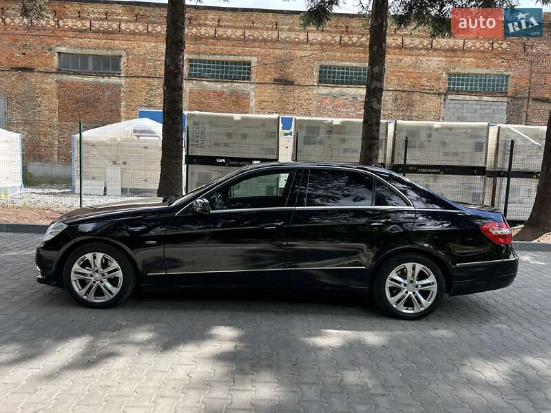 Седан Mercedes-Benz E-Class 2012 в Львове