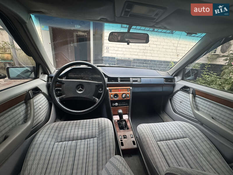 Седан Mercedes-Benz E-Class 1991 в Черкассах