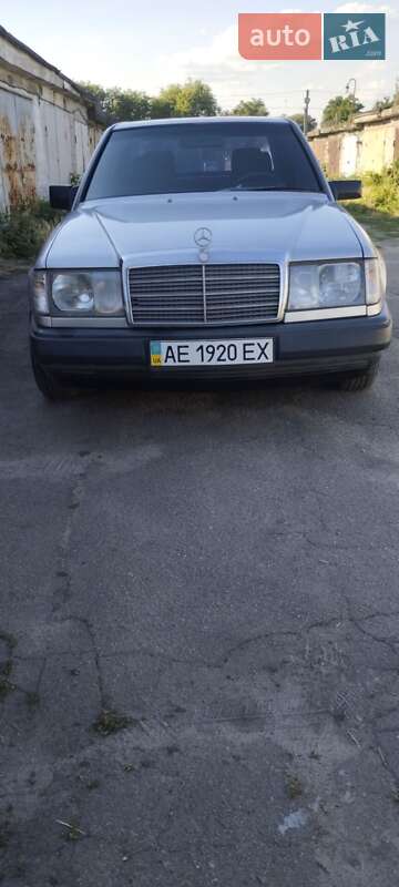 Седан Mercedes-Benz E-Class 1987 в Кам'янському