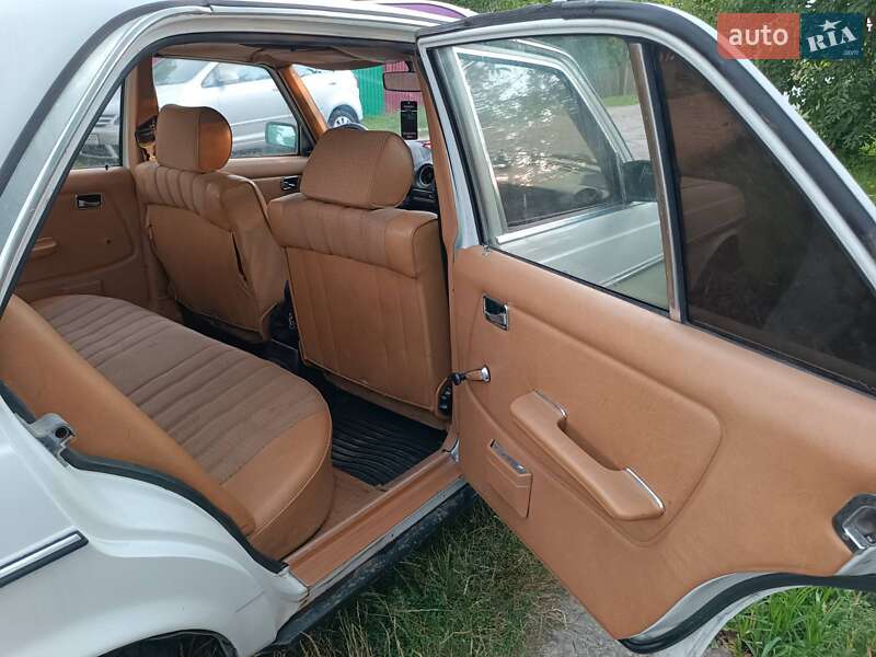 Седан Mercedes-Benz E-Class 1981 в Славуті