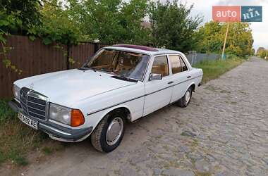 Седан Mercedes-Benz E-Class 1981 в Славуті