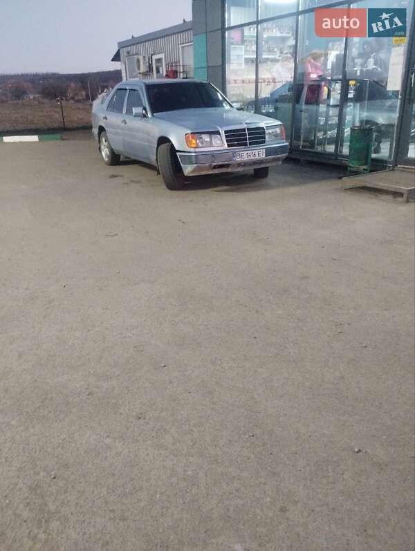 Mercedes-Benz E-Class 1992