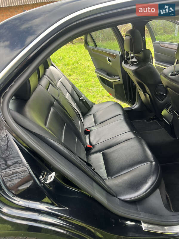 Седан Mercedes-Benz E-Class 2012 в Хусте