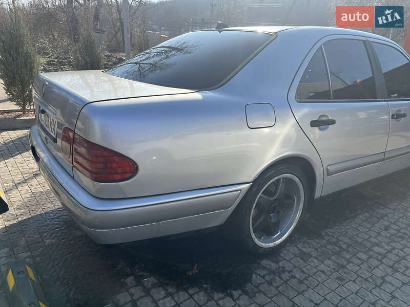 Седан Mercedes-Benz E-Class 1996 в Полтаве